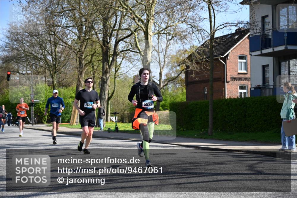 12.04.2026 - 45. Internationalen Wilhelmsburger Insellauf J. Mangold http://msf.ph/oto/9467061 12.04.2026 11:04:06 Ziel 2221, 3027, 3015, 5533, 2664, 5792, 4059, 4489, 4686, 3615, 2211, 3978, 4484, 4486, 3678, 2204, 5570, 3679 meine-sportfotos.de