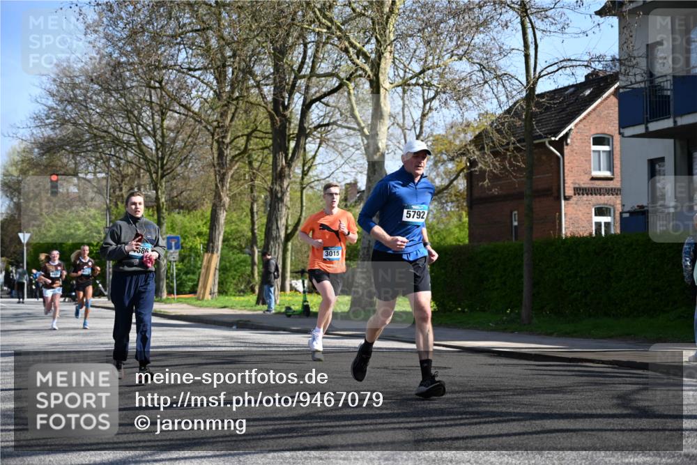 12.04.2026 - 45. Internationalen Wilhelmsburger Insellauf J. Mangold http://msf.ph/oto/9467079 12.04.2026 11:04:10 Ziel 2221, 3027, 3015, 5533, 2664, 5792, 4059, 4489, 4686, 3615, 2211, 3978, 4484, 4486, 3678, 2204, 5570, 3679, 3064 meine-sportfotos.de