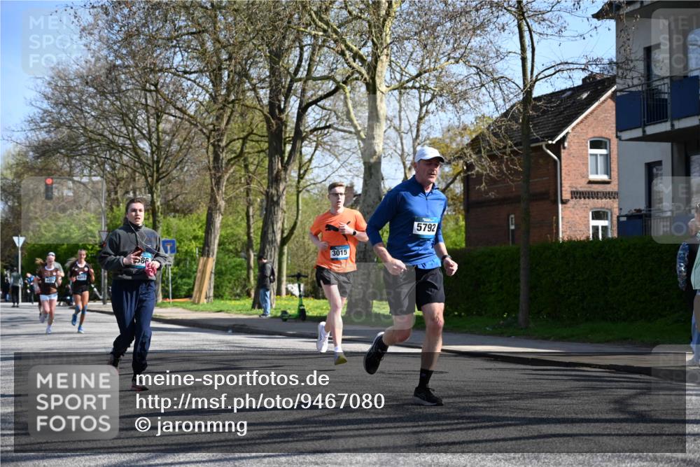 12.04.2026 - 45. Internationalen Wilhelmsburger Insellauf J. Mangold http://msf.ph/oto/9467080 12.04.2026 11:04:10 Ziel 2221, 3027, 3015, 5533, 2664, 5792, 4059, 4489, 4686, 3615, 2211, 3978, 4484, 4486, 3678, 2204, 5570, 3679, 3064 meine-sportfotos.de