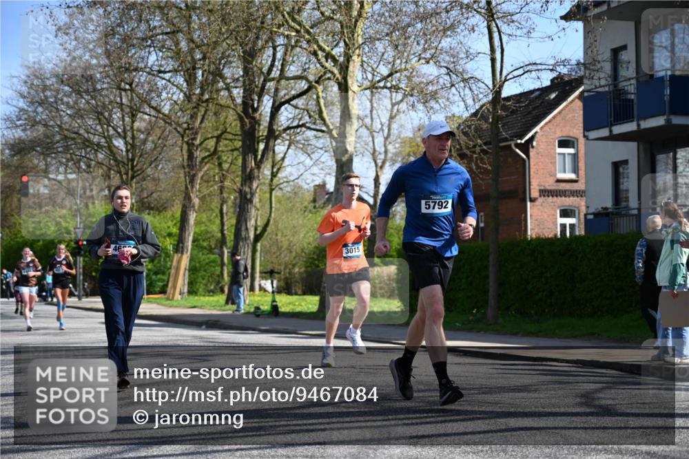 12.04.2026 - 45. Internationalen Wilhelmsburger Insellauf J. Mangold http://msf.ph/oto/9467084 12.04.2026 11:04:10 Ziel 2221, 3027, 3015, 5533, 2664, 5792, 4059, 4489, 4686, 3615, 2211, 3978, 4484, 4486, 3678, 2204, 5570, 3679, 3064 meine-sportfotos.de