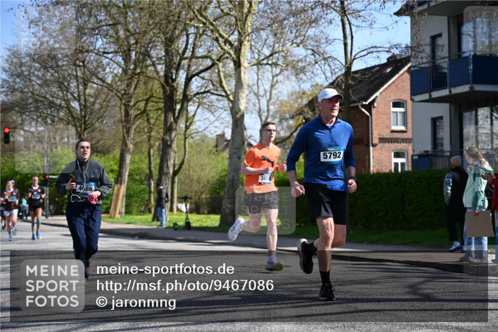 12.04.2026 - 45. Internationalen Wilhelmsburger Insellauf J. Mangold http://msf.ph/oto/9467086 12.04.2026 11:04:10 Ziel 2221, 3027, 3015, 5533, 2664, 5792, 4059, 4489, 4686, 3615, 2211, 3978, 4484, 4486, 3678, 2204, 5570, 3679, 3064 meine-sportfotos.de