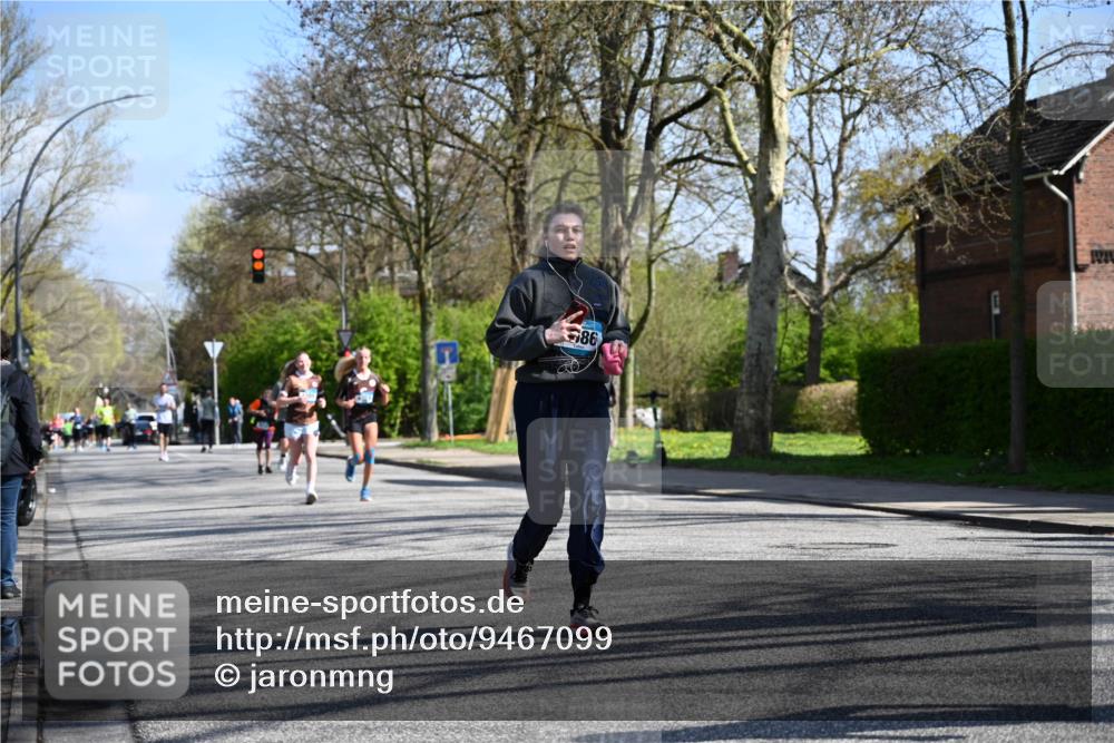 12.04.2026 - 45. Internationalen Wilhelmsburger Insellauf J. Mangold http://msf.ph/oto/9467099 12.04.2026 11:04:11 Ziel 3027, 3015, 5533, 2664, 5792, 4059, 4489, 4686, 3615, 2211, 3978, 4484, 4486, 3678, 2204, 5570, 3679, 3064 meine-sportfotos.de