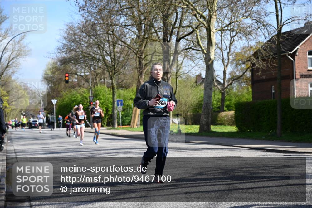 12.04.2026 - 45. Internationalen Wilhelmsburger Insellauf J. Mangold http://msf.ph/oto/9467100 12.04.2026 11:04:11 Ziel 3027, 3015, 5533, 2664, 5792, 4059, 4489, 4686, 3615, 2211, 3978, 4484, 4486, 3678, 2204, 5570, 3679, 3064 meine-sportfotos.de