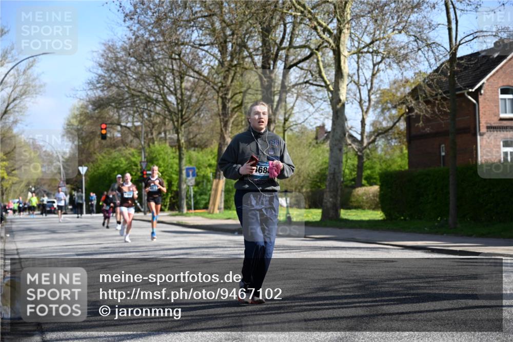 12.04.2026 - 45. Internationalen Wilhelmsburger Insellauf J. Mangold http://msf.ph/oto/9467102 12.04.2026 11:04:11 Ziel 3027, 3015, 5533, 2664, 5792, 4059, 4489, 4686, 3615, 2211, 3978, 4484, 4486, 3678, 2204, 5570, 3679, 3064 meine-sportfotos.de