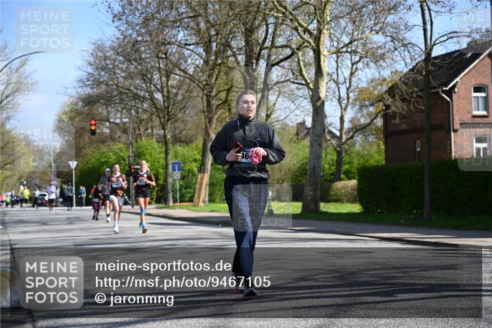 12.04.2026 - 45. Internationalen Wilhelmsburger Insellauf J. Mangold http://msf.ph/oto/9467105 12.04.2026 11:04:11 Ziel 3027, 3015, 5533, 2664, 5792, 4059, 4489, 4686, 3615, 2211, 3978, 4484, 4486, 3678, 2204, 5570, 3679, 3064 meine-sportfotos.de