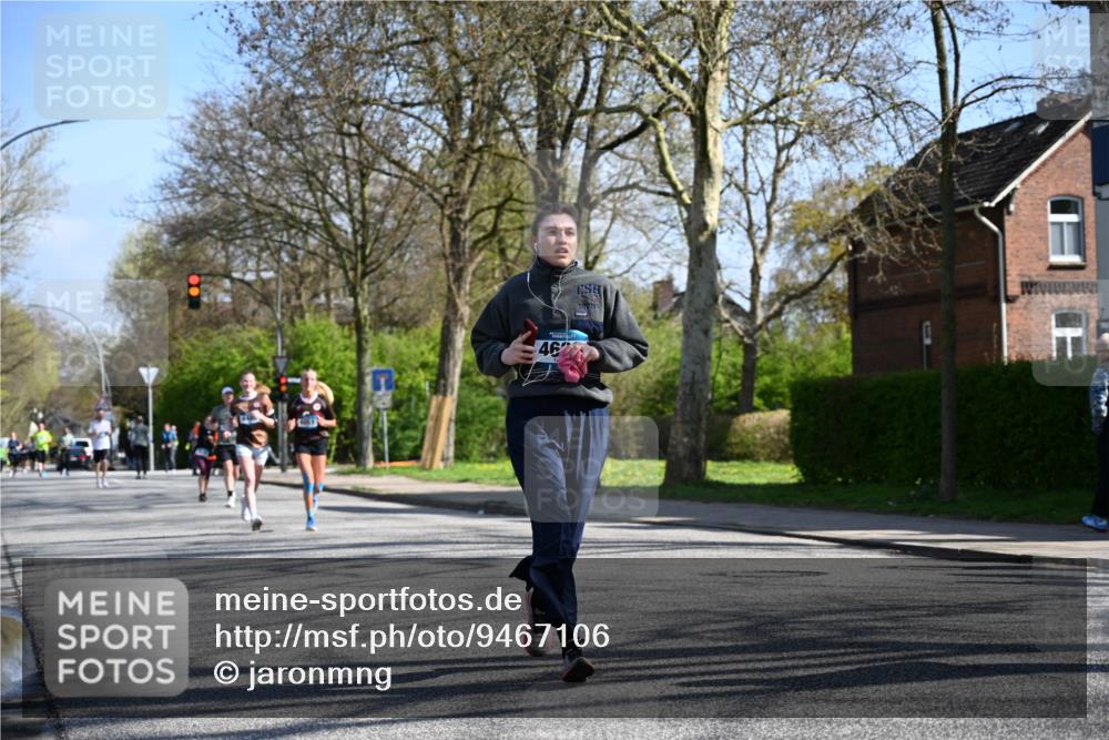 12.04.2026 - 45. Internationalen Wilhelmsburger Insellauf J. Mangold http://msf.ph/oto/9467106 12.04.2026 11:04:12 Ziel 3027, 3015, 5533, 2664, 5792, 4059, 4489, 4686, 3615, 2211, 3978, 4484, 4484, 4486, 3678, 2204, 5570, 3679, 3064 meine-sportfotos.de