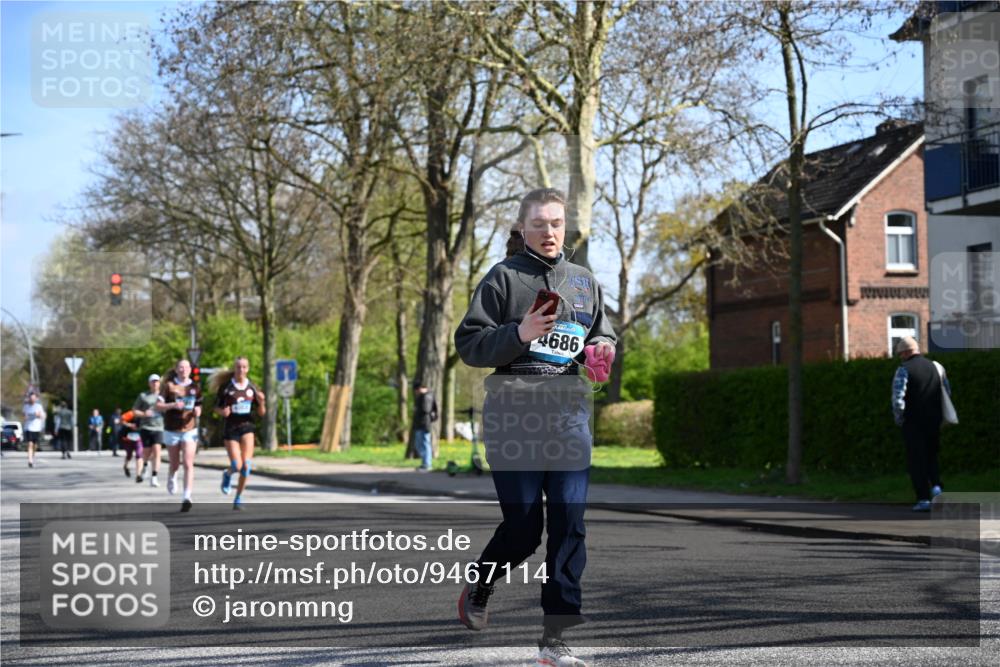 12.04.2026 - 45. Internationalen Wilhelmsburger Insellauf J. Mangold http://msf.ph/oto/9467114 12.04.2026 11:04:12 Ziel 3027, 3015, 5533, 2664, 5792, 4059, 4489, 4686, 3615, 2211, 3978, 4484, 4484, 4486, 3678, 2204, 5570, 3679, 3064 meine-sportfotos.de