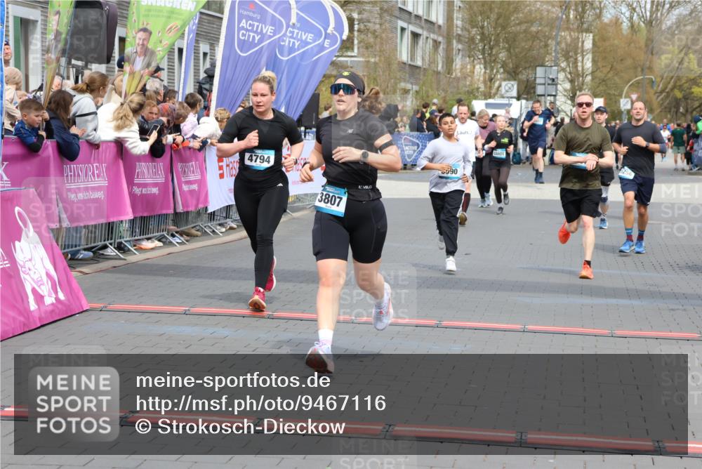 12.04.2026 - 45. Internationalen Wilhelmsburger Insellauf Strokosch-Dieckow http://msf.ph/oto/9467116 12.04.2026 13:10:17 Ziel 3807, 4794, 2687, 5090, 5256, 4419, 5454 meine-sportfotos.de