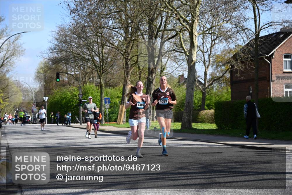 12.04.2026 - 45. Internationalen Wilhelmsburger Insellauf J. Mangold http://msf.ph/oto/9467123 12.04.2026 11:04:15 Ziel 3027, 3015, 5533, 2664, 5792, 4059, 4489, 4686, 3615, 3615, 2211, 3978, 4484, 4486, 3678, 2204, 5570, 3679, 3064 meine-sportfotos.de