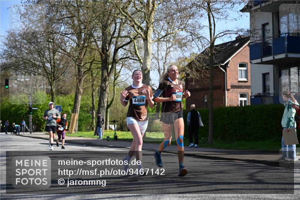 12.04.2026 - 45. Internationalen Wilhelmsburger Insellauf J. Mangold http://msf.ph/oto/9467142 12.04.2026 11:04:16 Ziel 3027, 3015, 5533, 2664, 5792, 4059, 4489, 4686, 3615, 2211, 3978, 4484, 4486, 3678, 2204, 5570, 3679, 3064, 2225 meine-sportfotos.de