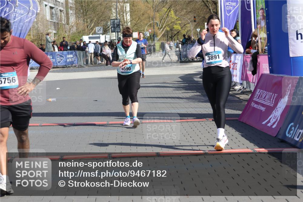 12.04.2026 - 45. Internationalen Wilhelmsburger Insellauf Strokosch-Dieckow http://msf.ph/oto/9467182 12.04.2026 11:17:10 Ziel 5756, 3891, 4590, 2828 meine-sportfotos.de