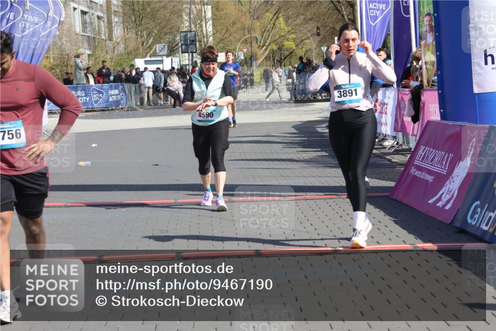 12.04.2026 - 45. Internationalen Wilhelmsburger Insellauf Strokosch-Dieckow http://msf.ph/oto/9467190 12.04.2026 11:17:10 Ziel 5756, 3891, 4590, 2828 meine-sportfotos.de