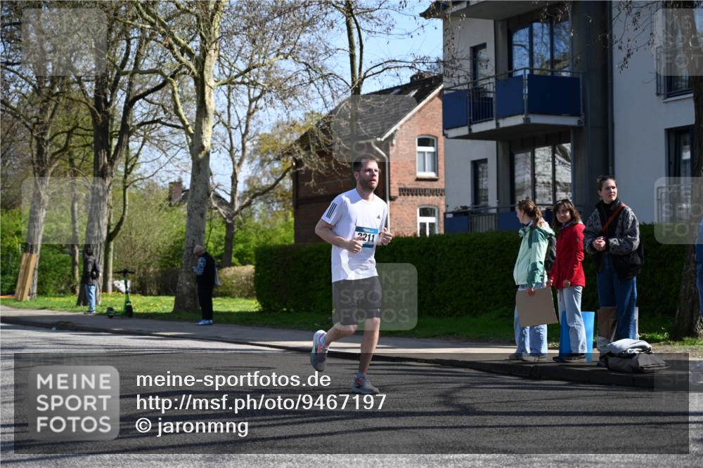 12.04.2026 - 45. Internationalen Wilhelmsburger Insellauf J. Mangold http://msf.ph/oto/9467197 12.04.2026 11:04:27 Ziel 4059, 4489, 4686, 3615, 2211, 3978, 4484, 4486, 3678, 2204, 5570, 3679, 3064, 2225, 2203, 2415, 3130, 4286, 4516, 5043 meine-sportfotos.de
