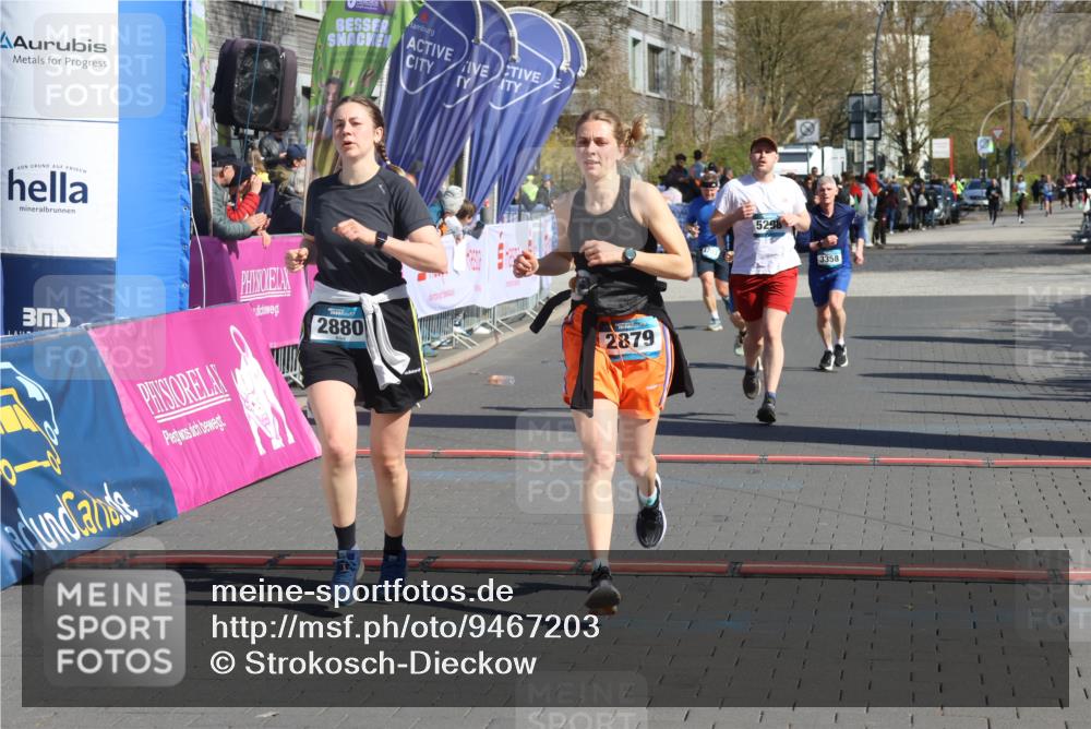 12.04.2026 - 45. Internationalen Wilhelmsburger Insellauf Strokosch-Dieckow http://msf.ph/oto/9467203 12.04.2026 11:01:40 Ziel 3660, 2880, 5298, 3358, 3347 meine-sportfotos.de