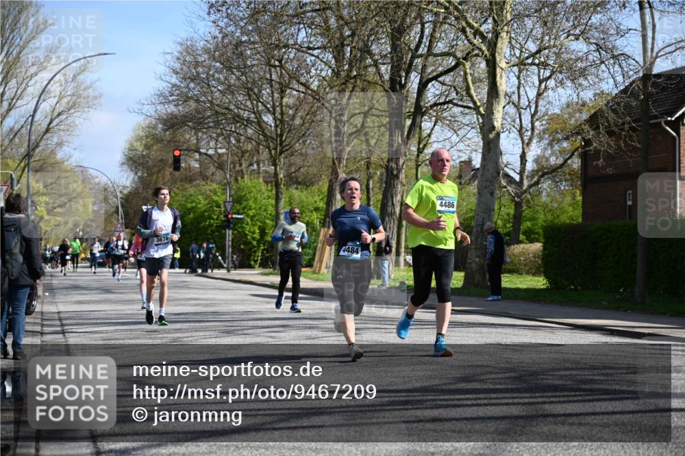 12.04.2026 - 45. Internationalen Wilhelmsburger Insellauf J. Mangold http://msf.ph/oto/9467209 12.04.2026 11:04:33 Ziel 4686, 3615, 2211, 3978, 4484, 4486, 3678, 2204, 5570, 3679, 3064, 3064, 2225, 2203, 2415, 3130, 4286, 4516, 5043, 2730, 2193, 4440, 4870 meine-sportfotos.de