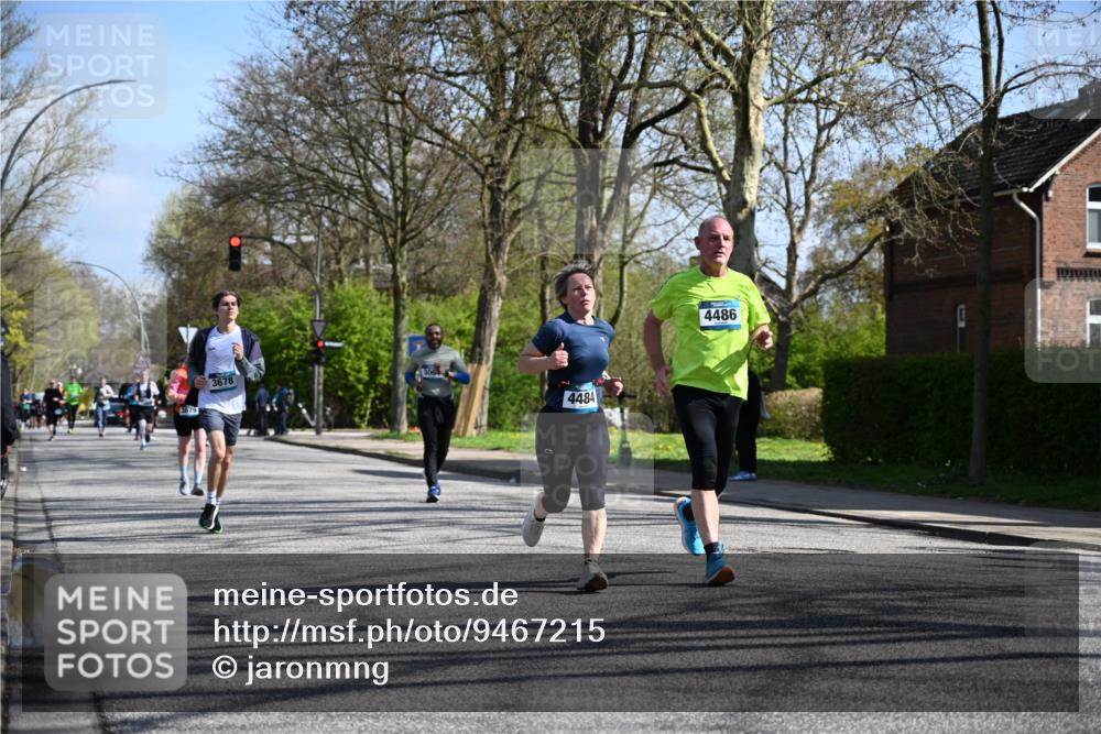 12.04.2026 - 45. Internationalen Wilhelmsburger Insellauf J. Mangold http://msf.ph/oto/9467215 12.04.2026 11:04:34 Ziel 3615, 2211, 3978, 4484, 4486, 3678, 2204, 5570, 3679, 3064, 2225, 2203, 2415, 2203, 2415, 3130, 4286, 4516, 5043, 2730, 2193, 4440, 4870, 2530 meine-sportfotos.de