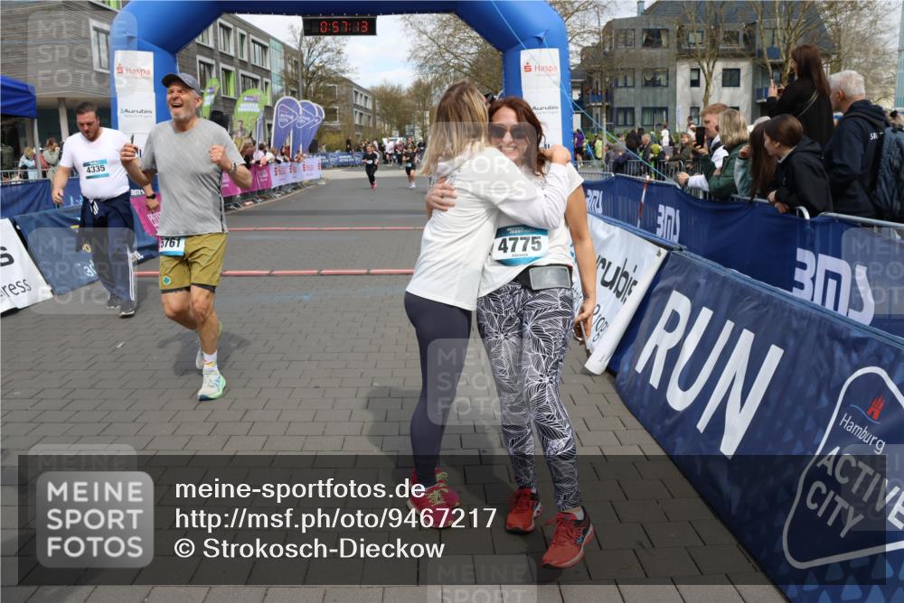 12.04.2026 - 45. Internationalen Wilhelmsburger Insellauf Strokosch-Dieckow http://msf.ph/oto/9467217 12.04.2026 13:10:13 Ziel 5761, 4335, 3807, 4794 meine-sportfotos.de