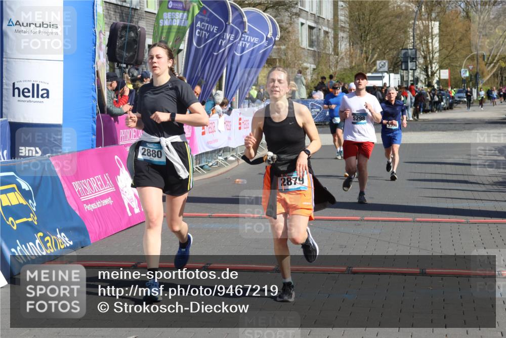 12.04.2026 - 45. Internationalen Wilhelmsburger Insellauf Strokosch-Dieckow http://msf.ph/oto/9467219 12.04.2026 11:01:40 Ziel 3660, 2880, 5298, 3358, 3347 meine-sportfotos.de