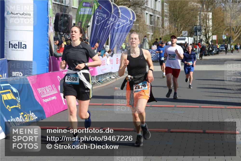 12.04.2026 - 45. Internationalen Wilhelmsburger Insellauf Strokosch-Dieckow http://msf.ph/oto/9467226 12.04.2026 11:01:40 Ziel 3660, 2880, 5298, 3358, 3347 meine-sportfotos.de