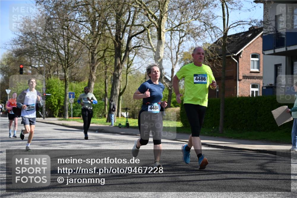 12.04.2026 - 45. Internationalen Wilhelmsburger Insellauf J. Mangold http://msf.ph/oto/9467228 12.04.2026 11:04:34 Ziel 3615, 2211, 3978, 4484, 4486, 3678, 2204, 5570, 3679, 3064, 2225, 2203, 2415, 2203, 2415, 3130, 4286, 4516, 5043, 2730, 2193, 4440, 4870, 2530 meine-sportfotos.de