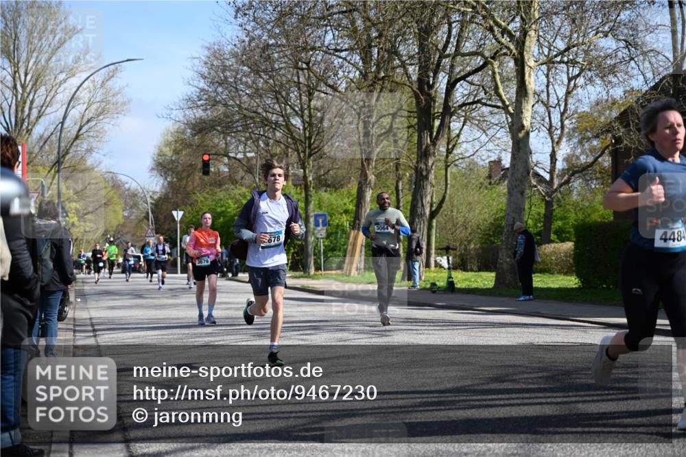 12.04.2026 - 45. Internationalen Wilhelmsburger Insellauf J. Mangold http://msf.ph/oto/9467230 12.04.2026 11:04:35 Ziel 3615, 2211, 3978, 4484, 4486, 3678, 2204, 5570, 3679, 3064, 2225, 2203, 2415, 3130, 4286, 4516, 5043, 2730, 2193, 4440, 4870, 2530 meine-sportfotos.de