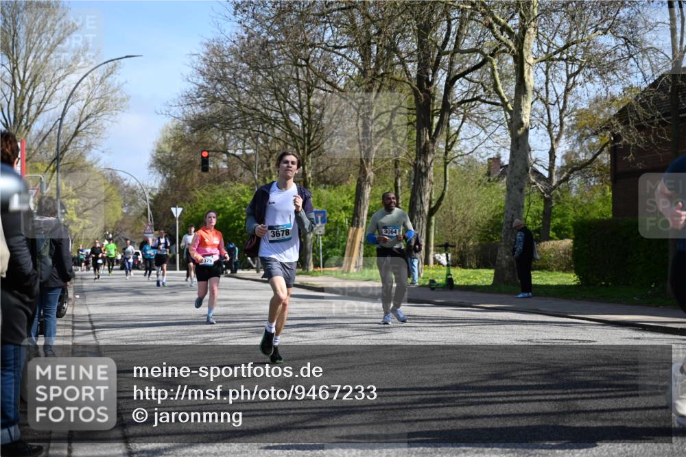 12.04.2026 - 45. Internationalen Wilhelmsburger Insellauf J. Mangold http://msf.ph/oto/9467233 12.04.2026 11:04:35 Ziel 3615, 2211, 3978, 4484, 4486, 3678, 2204, 5570, 3679, 3064, 2225, 2203, 2415, 3130, 4286, 4516, 5043, 2730, 2193, 4440, 4870, 2530 meine-sportfotos.de