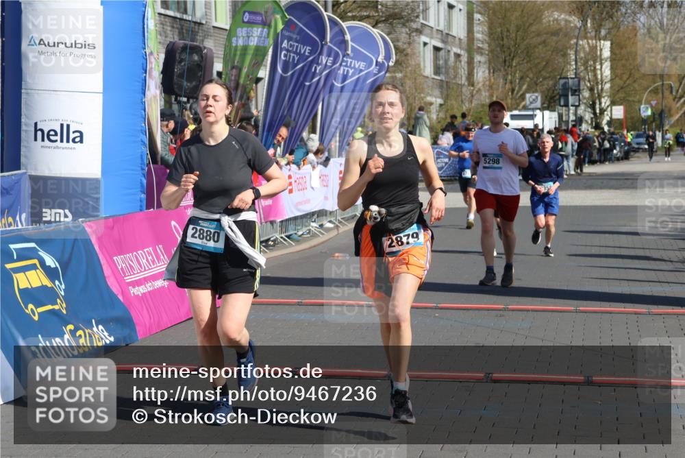 12.04.2026 - 45. Internationalen Wilhelmsburger Insellauf Strokosch-Dieckow http://msf.ph/oto/9467236 12.04.2026 11:01:40 Ziel 3660, 2880, 5298, 3358, 3347 meine-sportfotos.de