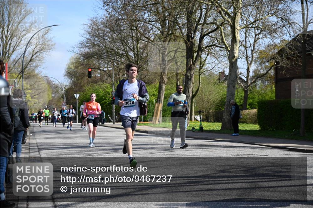 12.04.2026 - 45. Internationalen Wilhelmsburger Insellauf J. Mangold http://msf.ph/oto/9467237 12.04.2026 11:04:35 Ziel 3615, 2211, 3978, 4484, 4486, 3678, 2204, 5570, 3679, 3064, 2225, 2203, 2415, 3130, 4286, 4516, 5043, 2730, 2193, 4440, 4870, 2530 meine-sportfotos.de