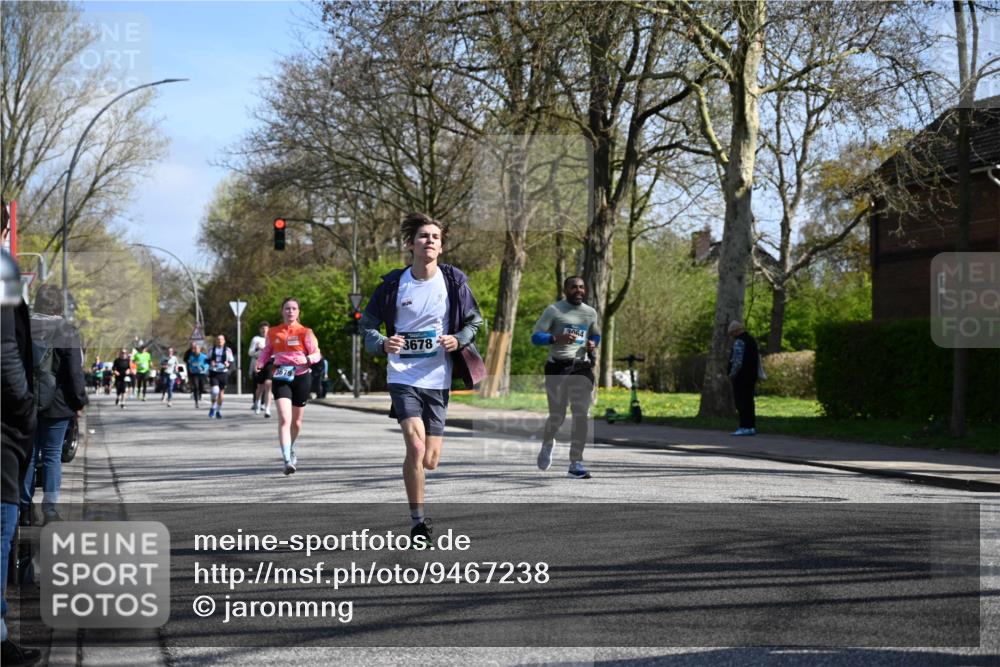 12.04.2026 - 45. Internationalen Wilhelmsburger Insellauf J. Mangold http://msf.ph/oto/9467238 12.04.2026 11:04:35 Ziel 3615, 2211, 3978, 4484, 4486, 3678, 2204, 5570, 3679, 3064, 2225, 2203, 2415, 3130, 4286, 4516, 5043, 2730, 2193, 4440, 4870, 2530 meine-sportfotos.de