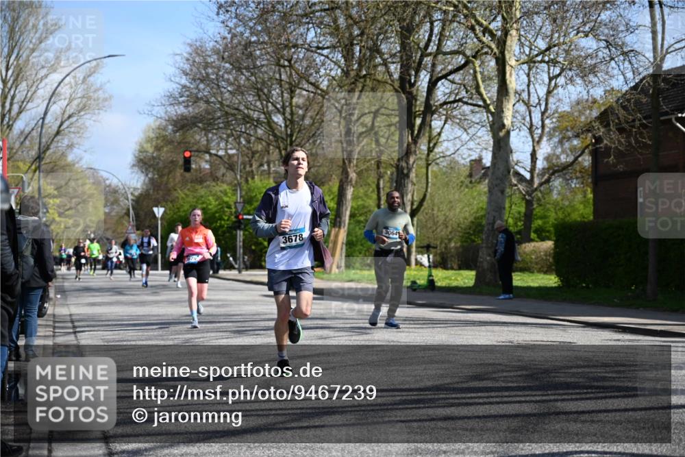 12.04.2026 - 45. Internationalen Wilhelmsburger Insellauf J. Mangold http://msf.ph/oto/9467239 12.04.2026 11:04:35 Ziel 3615, 2211, 3978, 4484, 4486, 3678, 2204, 5570, 3679, 3064, 2225, 2203, 2415, 3130, 4286, 4516, 5043, 2730, 2193, 4440, 4870, 2530 meine-sportfotos.de