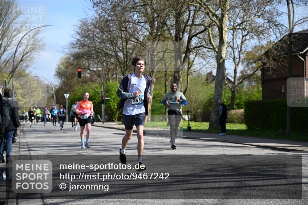 12.04.2026 - 45. Internationalen Wilhelmsburger Insellauf J. Mangold http://msf.ph/oto/9467242 12.04.2026 11:04:36 Ziel 3615, 2211, 3978, 4484, 4486, 3678, 2204, 5570, 3679, 3064, 2225, 2203, 2415, 3130, 4286, 4516, 5043, 2730, 2193, 4440, 4870, 2530 meine-sportfotos.de