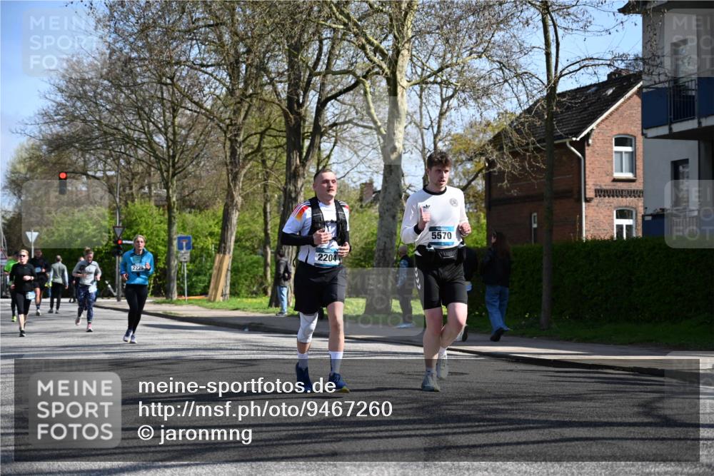 12.04.2026 - 45. Internationalen Wilhelmsburger Insellauf J. Mangold http://msf.ph/oto/9467260 12.04.2026 11:04:45 Ziel 3978, 4484, 4486, 3678, 2204, 5570, 3679, 3064, 2225, 2203, 2415, 3130, 4286, 4516, 5043, 2730, 2193, 4440, 4870, 4870, 2530, 3743, 5748, 4464, 5810 meine-sportfotos.de