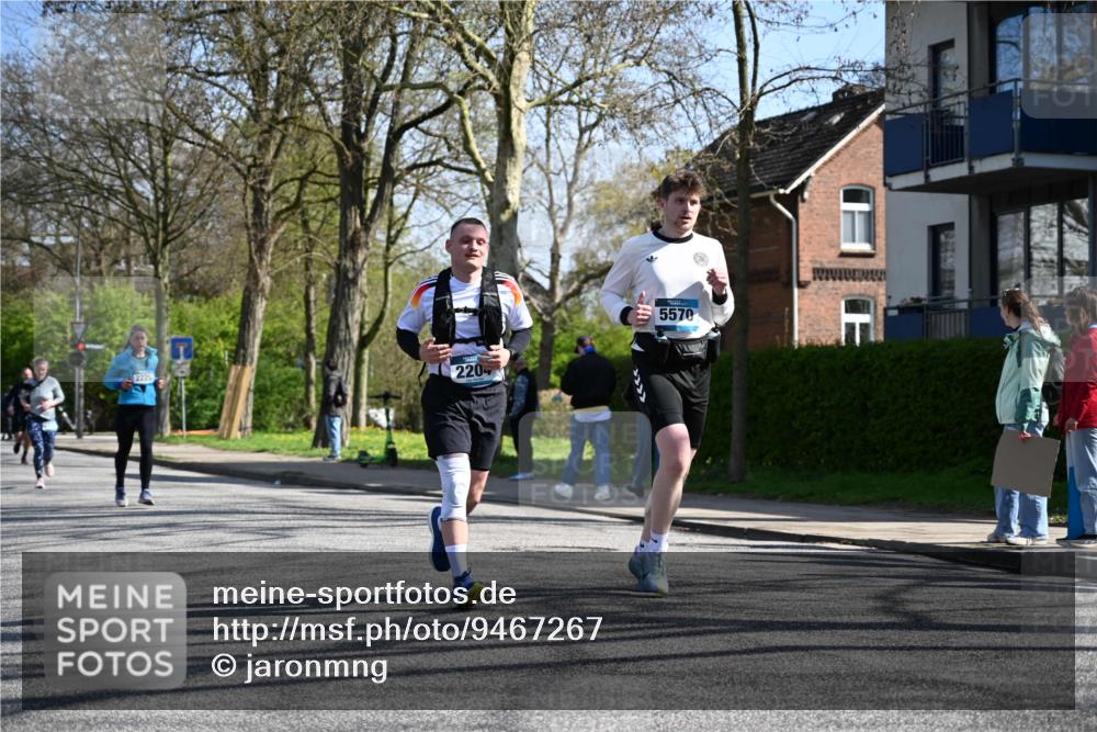12.04.2026 - 45. Internationalen Wilhelmsburger Insellauf J. Mangold http://msf.ph/oto/9467267 12.04.2026 11:04:45 Ziel 3978, 4484, 4486, 3678, 2204, 5570, 3679, 3064, 2225, 2203, 2415, 3130, 4286, 4516, 5043, 2730, 2193, 4440, 4870, 4870, 2530, 3743, 5748, 4464, 5810 meine-sportfotos.de