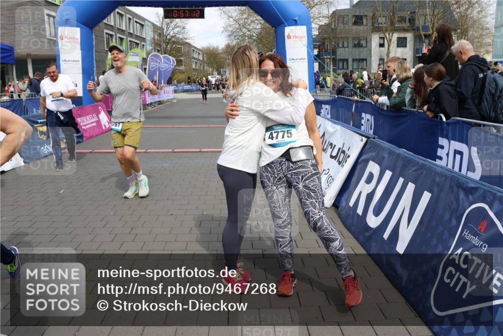 12.04.2026 - 45. Internationalen Wilhelmsburger Insellauf Strokosch-Dieckow http://msf.ph/oto/9467268 12.04.2026 13:10:12 Ziel 5760, 3019, 3440, 5761, 4335 meine-sportfotos.de