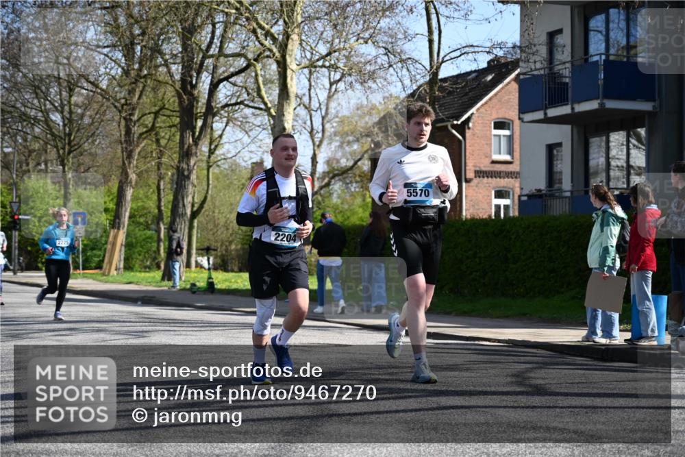 12.04.2026 - 45. Internationalen Wilhelmsburger Insellauf J. Mangold http://msf.ph/oto/9467270 12.04.2026 11:04:46 Ziel 3978, 4484, 4486, 3678, 2204, 5570, 3679, 3064, 2225, 2203, 2415, 2203, 2415, 3130, 4286, 4516, 5043, 2730, 2193, 4440, 4870, 2530, 2530, 3743, 5748, 4464, 5810 meine-sportfotos.de