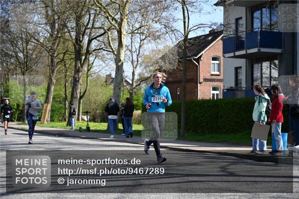 12.04.2026 - 45. Internationalen Wilhelmsburger Insellauf J. Mangold http://msf.ph/oto/9467289 12.04.2026 11:04:49 Ziel 4484, 4486, 3678, 2204, 5570, 3679, 3064, 2225, 2203, 2415, 3130, 3130, 4286, 4516, 5043, 2730, 2193, 4440, 4870, 2530, 3743, 5748, 4464, 5810, 3322 meine-sportfotos.de
