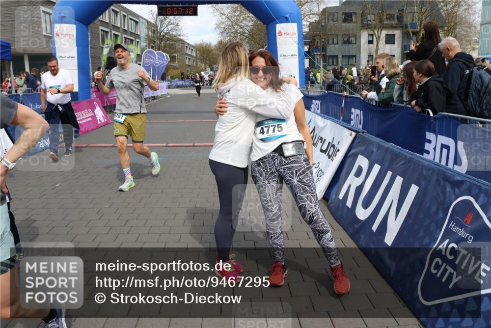 12.04.2026 - 45. Internationalen Wilhelmsburger Insellauf Strokosch-Dieckow http://msf.ph/oto/9467295 12.04.2026 13:10:12 Ziel 5760, 3019, 3440, 5761, 4335 meine-sportfotos.de