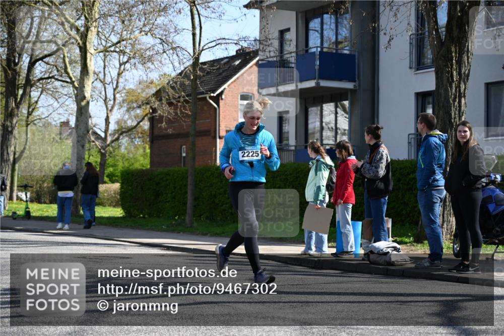 12.04.2026 - 45. Internationalen Wilhelmsburger Insellauf J. Mangold http://msf.ph/oto/9467302 12.04.2026 11:04:49 Ziel 4484, 4486, 3678, 2204, 5570, 3679, 3064, 2225, 2203, 2415, 3130, 3130, 4286, 4516, 5043, 2730, 2193, 4440, 4870, 2530, 3743, 5748, 4464, 5810, 3322 meine-sportfotos.de