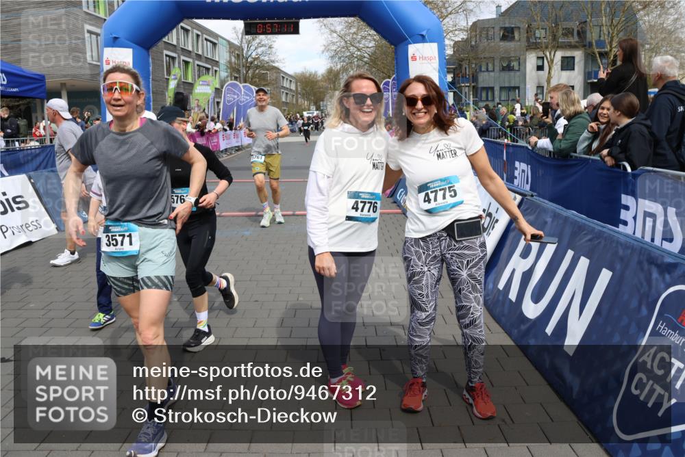 12.04.2026 - 45. Internationalen Wilhelmsburger Insellauf Strokosch-Dieckow http://msf.ph/oto/9467312 12.04.2026 13:10:11 Ziel 5760, 3019, 3440, 5761, 4335 meine-sportfotos.de