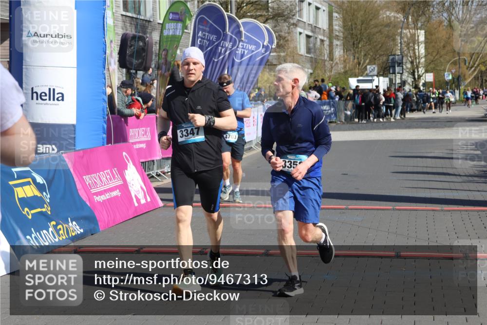 12.04.2026 - 45. Internationalen Wilhelmsburger Insellauf Strokosch-Dieckow http://msf.ph/oto/9467313 12.04.2026 11:01:45 Ziel 5298, 3358, 3347, 4703 meine-sportfotos.de