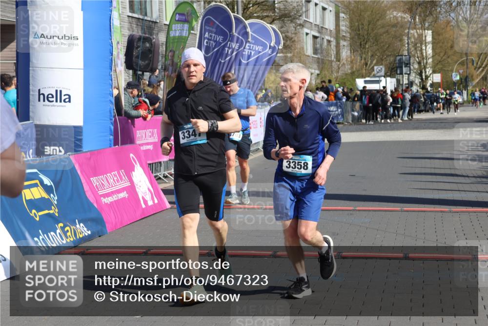 12.04.2026 - 45. Internationalen Wilhelmsburger Insellauf Strokosch-Dieckow http://msf.ph/oto/9467323 12.04.2026 11:01:45 Ziel 5298, 3358, 3347, 4703 meine-sportfotos.de