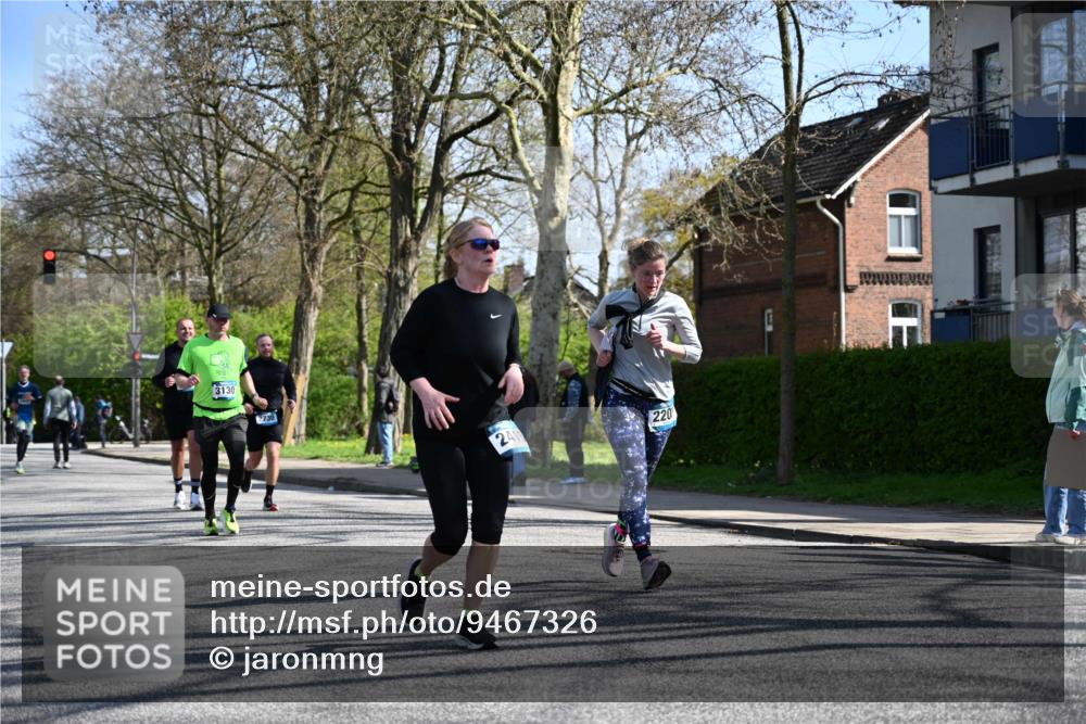 12.04.2026 - 45. Internationalen Wilhelmsburger Insellauf J. Mangold http://msf.ph/oto/9467326 12.04.2026 11:04:52 Ziel 2204, 5570, 3679, 3064, 2225, 2203, 2415, 3130, 4286, 4516, 5043, 2730, 2193, 4440, 4870, 2530, 3743, 5748, 4464, 5810, 3322, 3420 meine-sportfotos.de