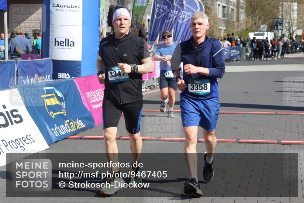 12.04.2026 - 45. Internationalen Wilhelmsburger Insellauf Strokosch-Dieckow http://msf.ph/oto/9467405 12.04.2026 11:01:46 Ziel 5298, 3358, 3347, 4703 meine-sportfotos.de