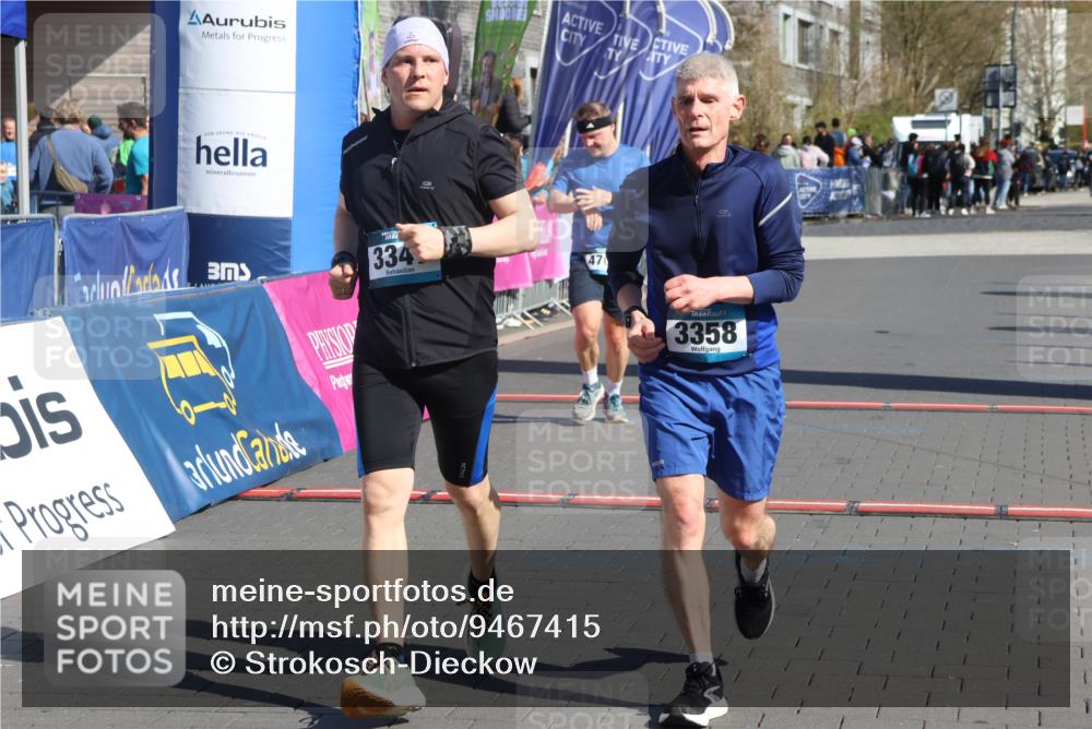 12.04.2026 - 45. Internationalen Wilhelmsburger Insellauf Strokosch-Dieckow http://msf.ph/oto/9467415 12.04.2026 11:01:46 Ziel 5298, 3358, 3347, 4703 meine-sportfotos.de