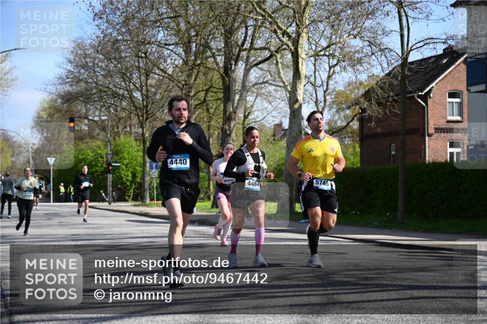 12.04.2026 - 45. Internationalen Wilhelmsburger Insellauf J. Mangold http://msf.ph/oto/9467442 12.04.2026 11:05:09 Ziel 2203, 2415, 3130, 4286, 4516, 5043, 2730, 2193, 4440, 4870, 2530, 3743, 5748, 4464, 5810, 3322, 3420, 3920, 2267, 2268, 2767, 2481, 2449 meine-sportfotos.de