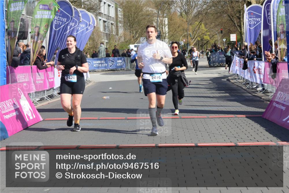 12.04.2026 - 45. Internationalen Wilhelmsburger Insellauf Strokosch-Dieckow http://msf.ph/oto/9467516 12.04.2026 11:18:03 Ziel 2419, 2420, 2312, 2241 meine-sportfotos.de
