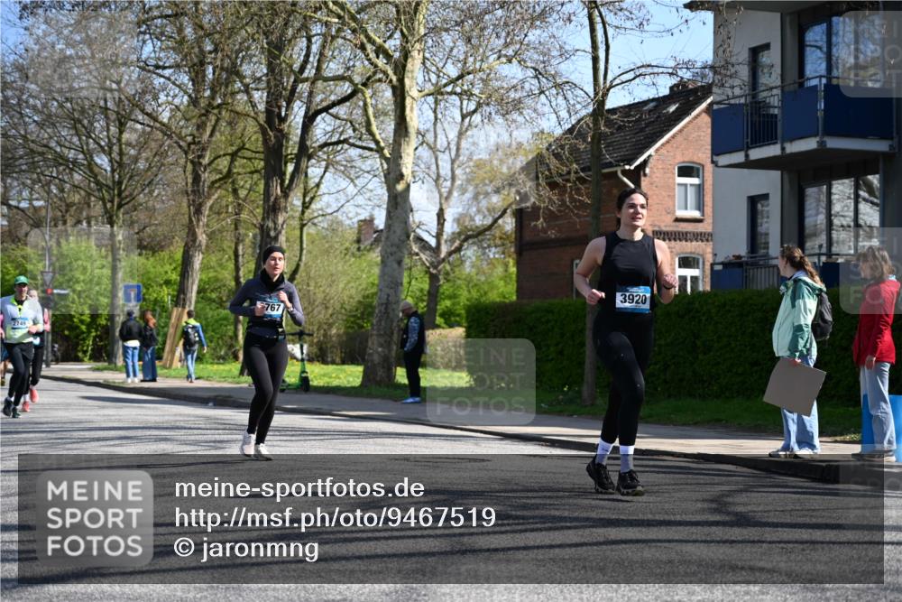 12.04.2026 - 45. Internationalen Wilhelmsburger Insellauf J. Mangold http://msf.ph/oto/9467519 12.04.2026 11:05:35 Ziel 3322, 3420, 3920, 2267, 2268, 2767, 2481, 2449, 4865, 4188, 2749, 4477, 4476, 5818, 3717 meine-sportfotos.de