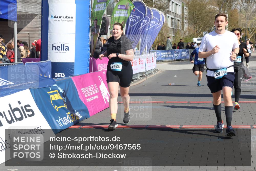 12.04.2026 - 45. Internationalen Wilhelmsburger Insellauf Strokosch-Dieckow http://msf.ph/oto/9467565 12.04.2026 11:18:04 Ziel 2419, 2420, 2312, 2241 meine-sportfotos.de