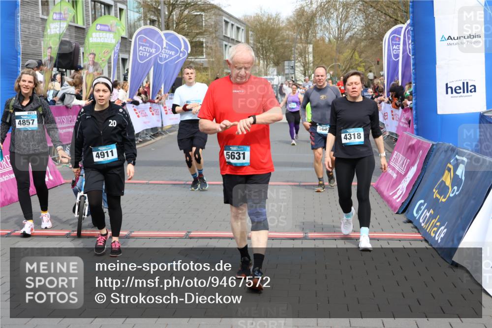12.04.2026 - 45. Internationalen Wilhelmsburger Insellauf Strokosch-Dieckow http://msf.ph/oto/9467572 12.04.2026 13:09:54 Ziel 5631, 4318, 4911, 4857, 3076, 5682, 5611, 5108 meine-sportfotos.de