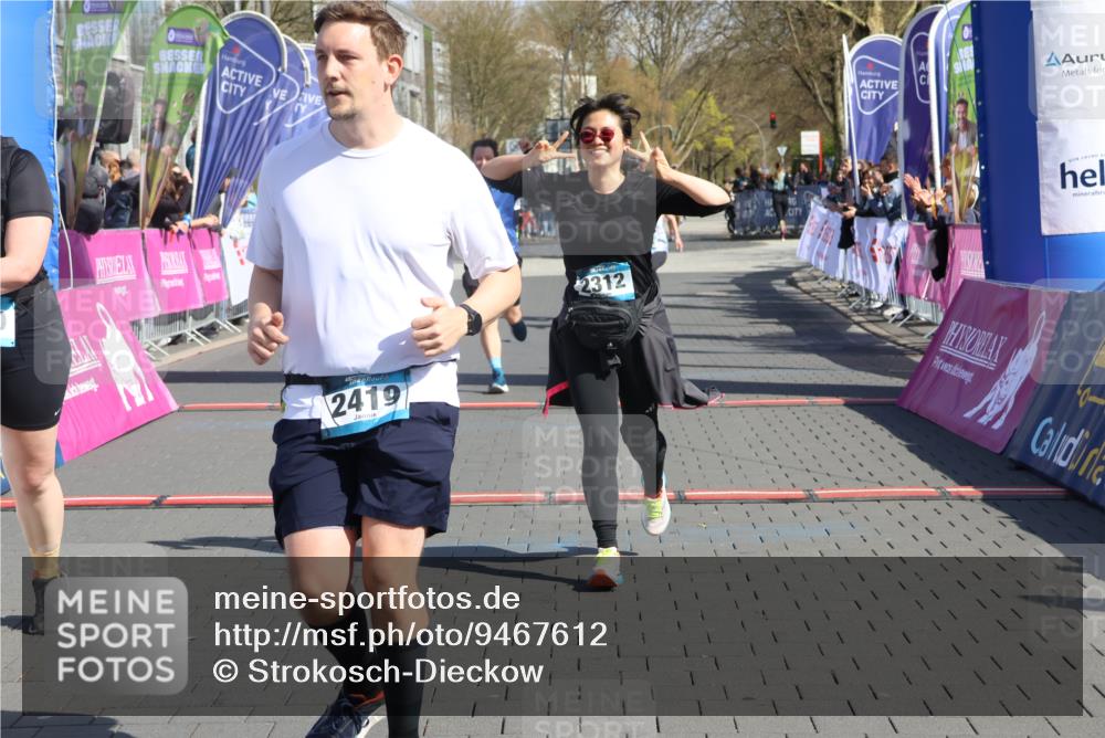 12.04.2026 - 45. Internationalen Wilhelmsburger Insellauf Strokosch-Dieckow http://msf.ph/oto/9467612 12.04.2026 11:18:06 Ziel 2419, 2420, 2312, 2241, 5309, 3944, 3398 meine-sportfotos.de